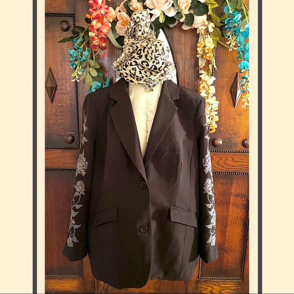 1X Black Rose Embroidered sleeve Blazer